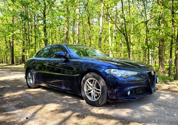 Alfa Romeo Giulia cena 76000 przebieg: 70000, rok produkcji 2017 z Konstancin-Jeziorna małe 79